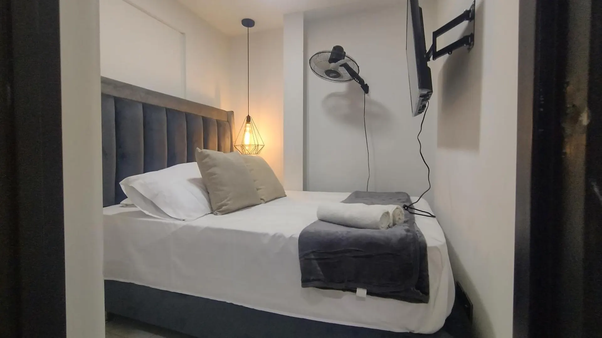 Lägenhet Apartamento En Laureles Medellin Cerca Al Metro Y Al Estadio Atanasio Girardot 6 Pax 302-233-5281
