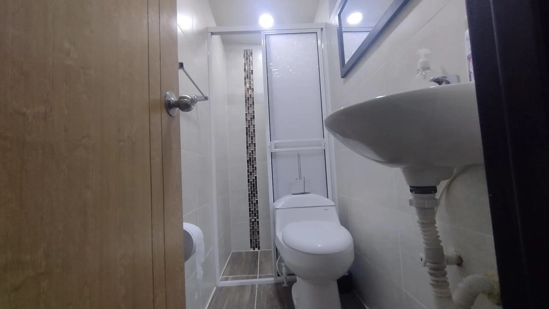 Apartamento En Laureles Medellin Cerca Al Metro Y Al Estadio Atanasio Girardot 6 Pax 302-233-5281 Appartamento
